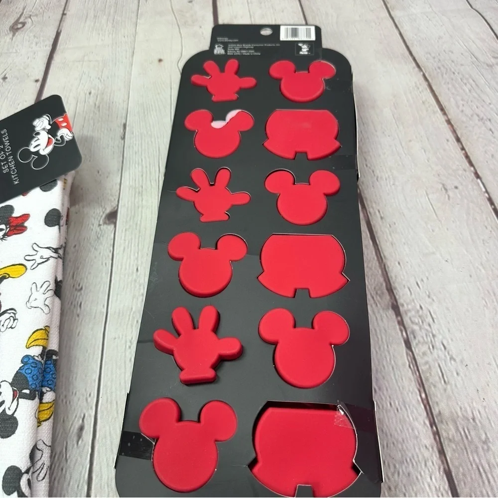 NWT Disney Mickey minnie Mouse graphic cotton kitchen towel set with 2 ice trays